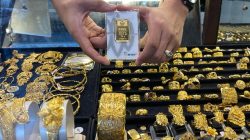 Naik Tajam Harga Emas