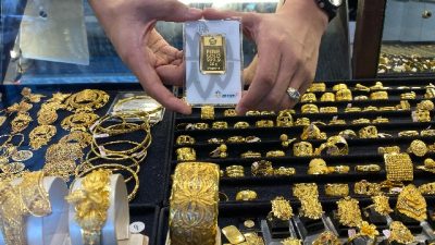 Naik Tajam Harga Emas