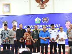 Sukses Kembangkan Piring Situek Pineung, Bupati Bireuen Terima Penghargaan  Serambi Ekraf Award