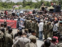 Pegawai Perancis Mogok Kerja, Puluhan Ditangkap usai Bentrok