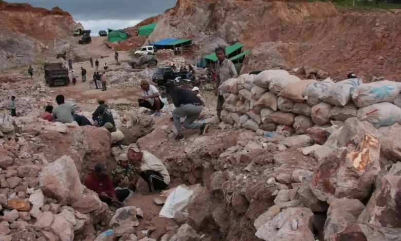 Tambang Rakyat Dilema Ekonomi