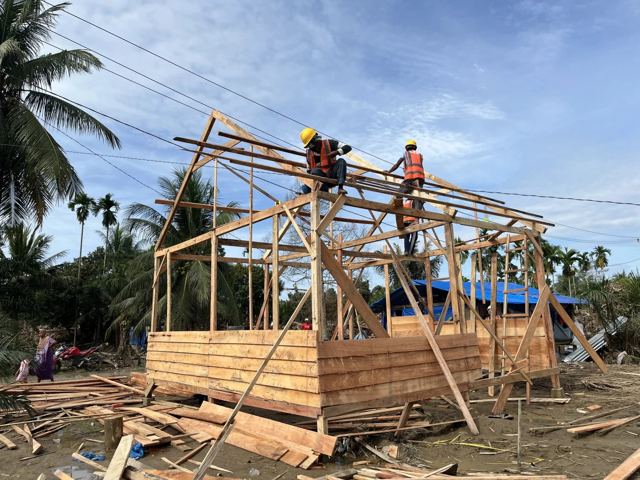 1.200 Huntara untuk Pengungsi