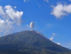 Gunung Ile Lewotolok Meletus 110 Kali dalam Sehari Disertai Gemuruh