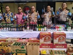 Razia Warung di Serang Polisi Sita Ratusan Botol Miras dan Tuak