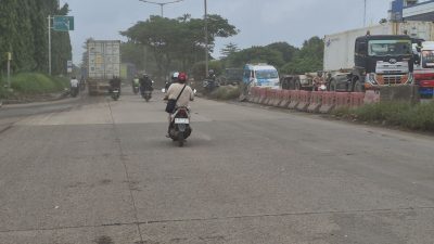 Melintas Jembatan Marunda