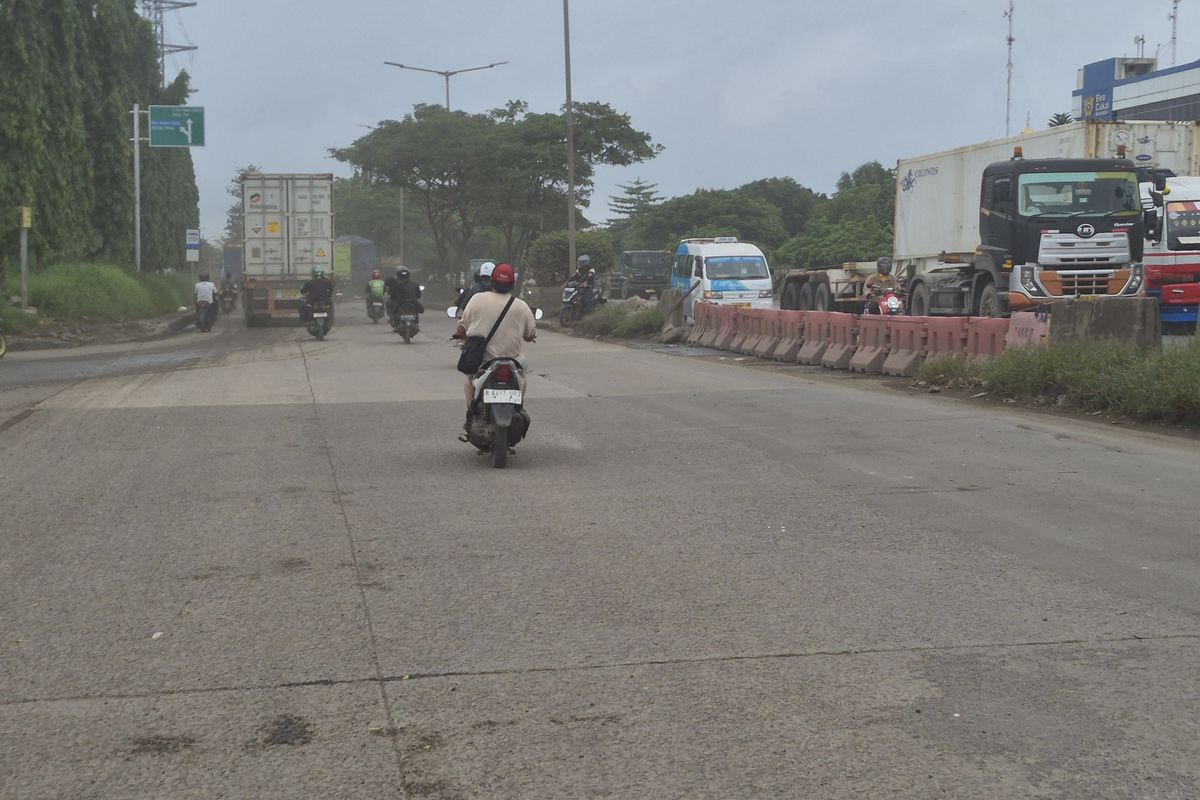 Melintas Jembatan Marunda