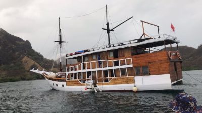 4 Kapal Wisata Terbakar