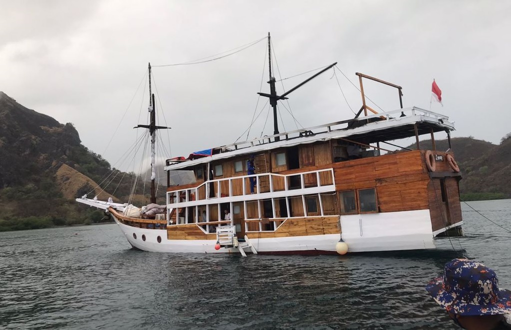 4 Kapal Wisata Terbakar